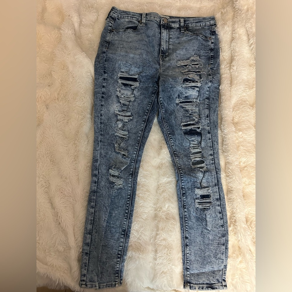 Mudd High Rise Ankle Ripped Jegging